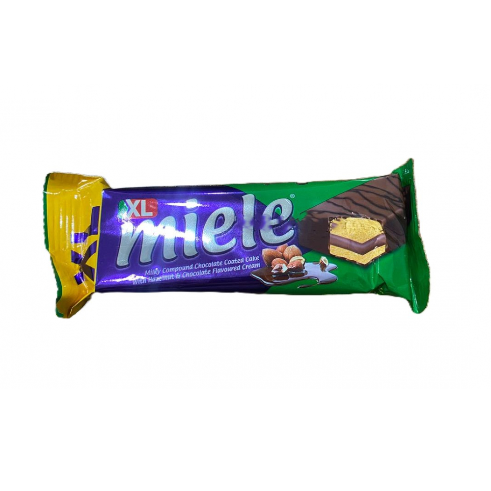 Pastel recubierto de chocolate con crema de chocolate y avellana Miele (50 g / 0.11 oz)